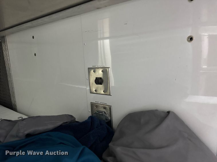 image for item EF2079 2013 Holland 40' CUPCOW bunk trailer