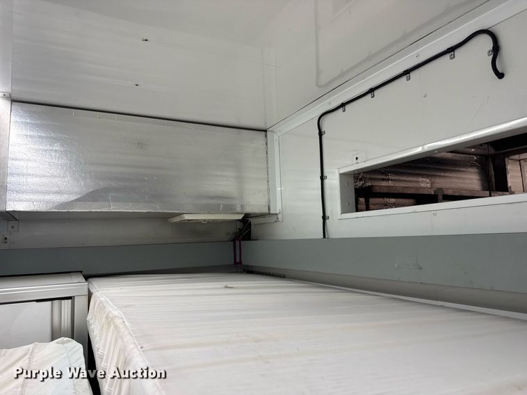 image for item EF2079 2013 Holland 40' CUPCOW bunk trailer