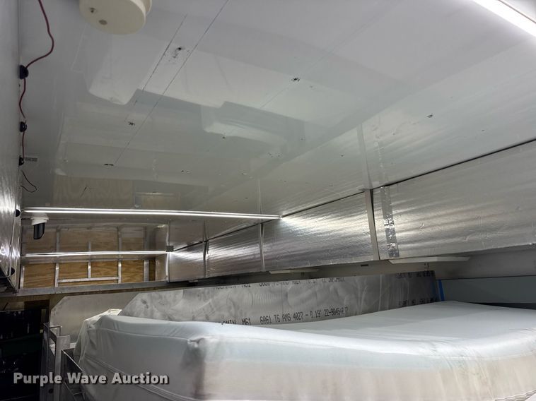 image for item EF2079 2013 Holland 40' CUPCOW bunk trailer