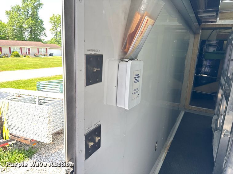 image for item EF2079 2013 Holland 40' CUPCOW bunk trailer