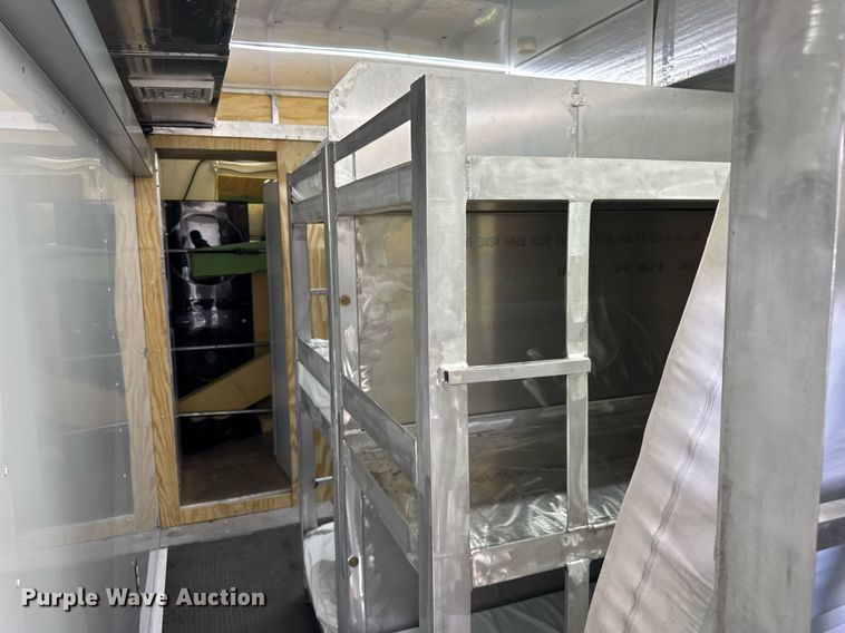 image for item EF2079 2013 Holland 40' CUPCOW bunk trailer