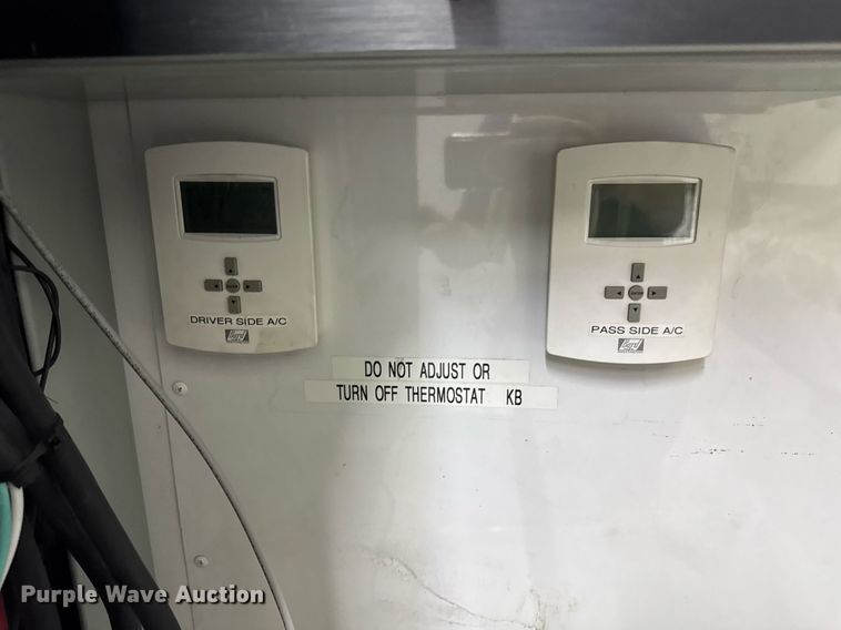 image for item EF2079 2013 Holland 40' CUPCOW bunk trailer