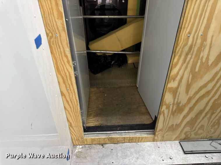 image for item EF2079 2013 Holland 40' CUPCOW bunk trailer