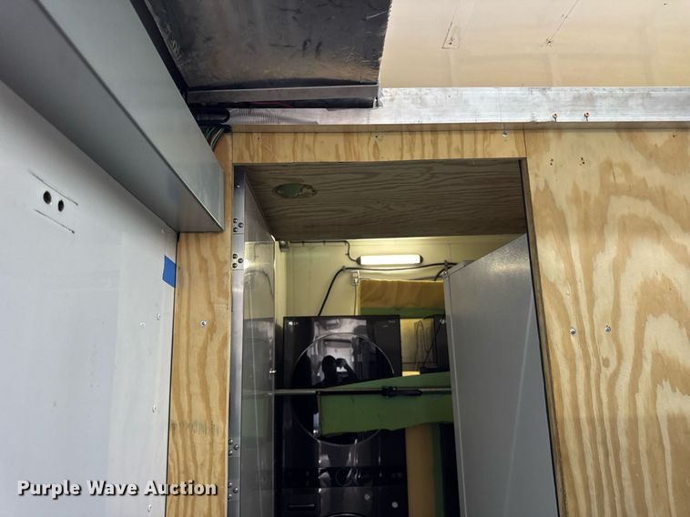 image for item EF2079 2013 Holland 40' CUPCOW bunk trailer