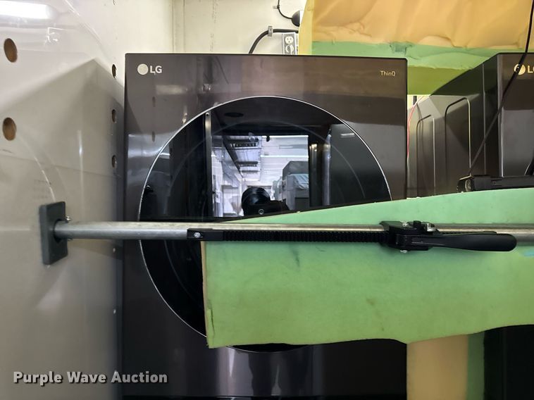 image for item EF2079 2013 Holland 40' CUPCOW bunk trailer