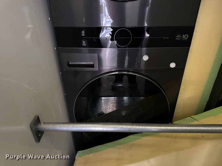 image for item EF2079 2013 Holland 40' CUPCOW bunk trailer