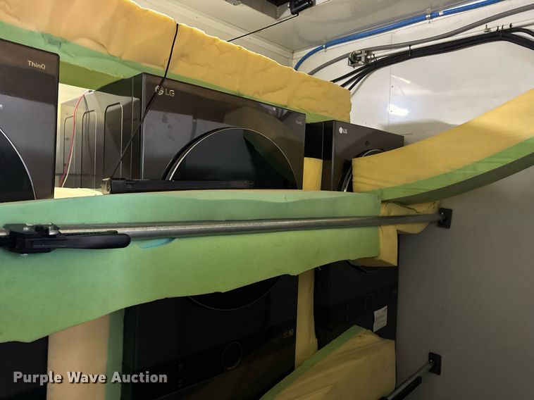 image for item EF2079 2013 Holland 40' CUPCOW bunk trailer