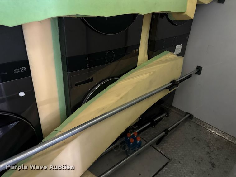 image for item EF2079 2013 Holland 40' CUPCOW bunk trailer