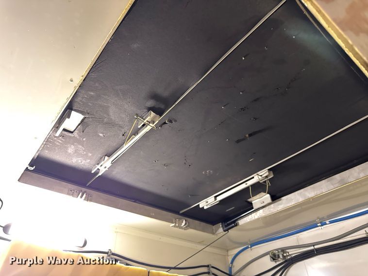 image for item EF2079 2013 Holland 40' CUPCOW bunk trailer