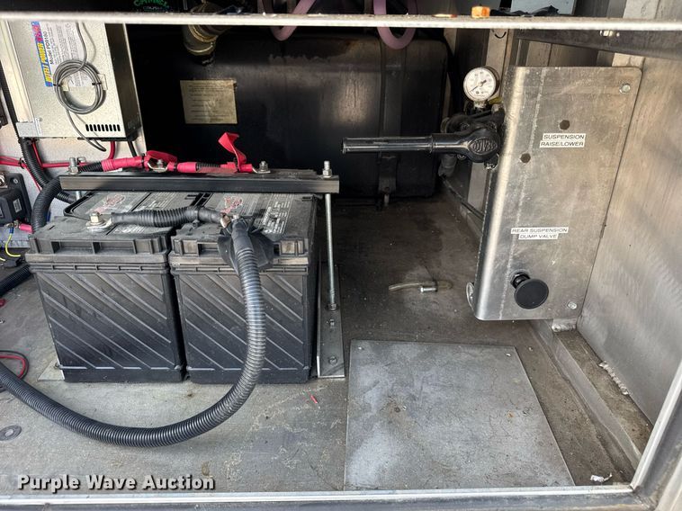 image for item EF2079 2013 Holland 40' CUPCOW bunk trailer