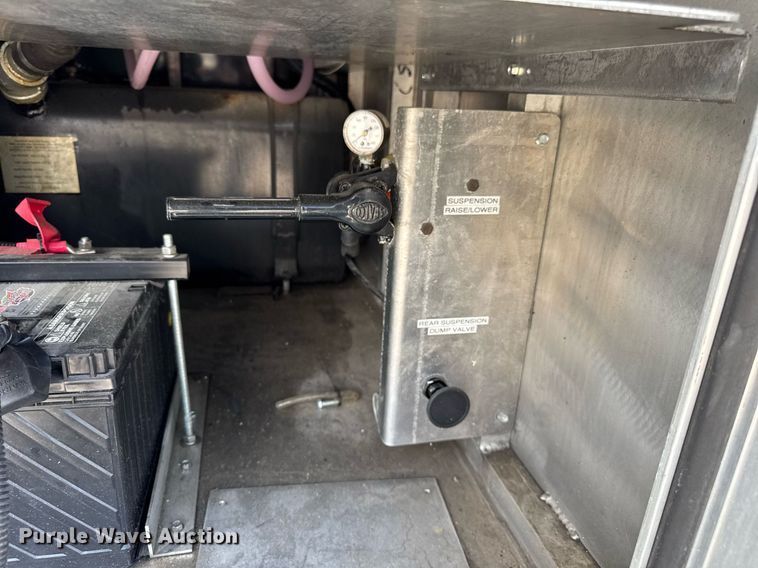 image for item EF2079 2013 Holland 40' CUPCOW bunk trailer