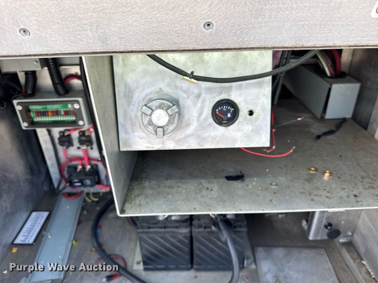 image for item EF2079 2013 Holland 40' CUPCOW bunk trailer