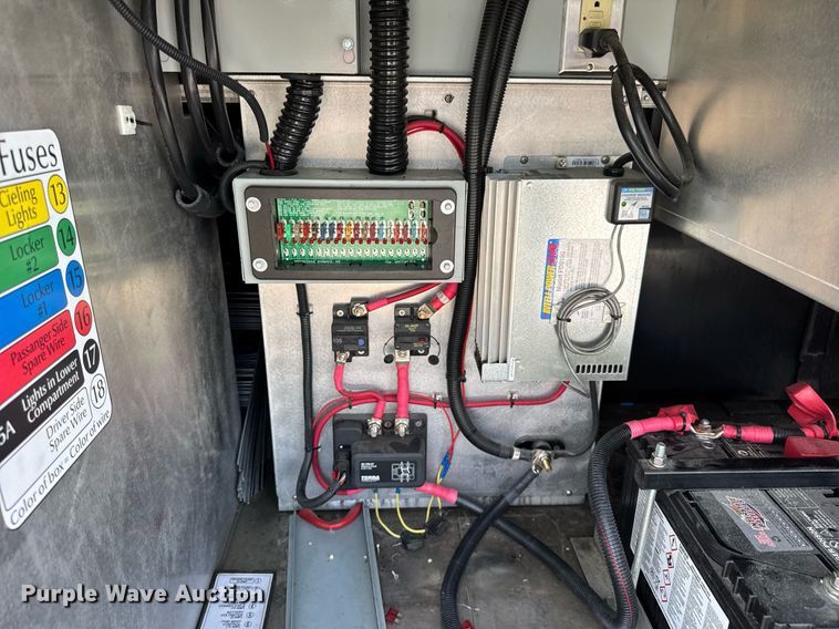 image for item EF2079 2013 Holland 40' CUPCOW bunk trailer