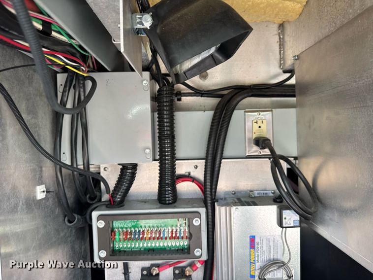 image for item EF2079 2013 Holland 40' CUPCOW bunk trailer