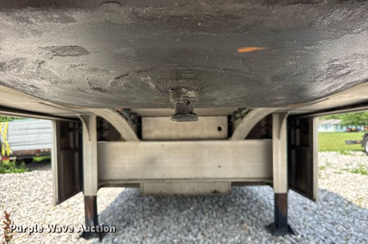 image for item EF2079 2013 Holland 40' CUPCOW bunk trailer