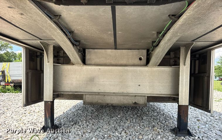 image for item EF2079 2013 Holland 40' CUPCOW bunk trailer