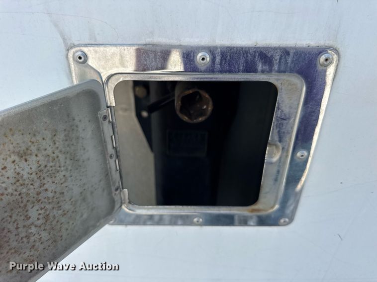 image for item EF2079 2013 Holland 40' CUPCOW bunk trailer