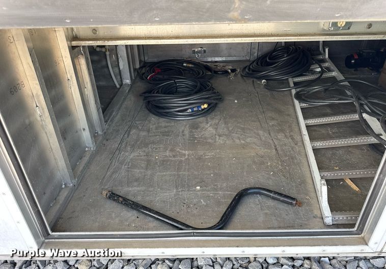 image for item EF2079 2013 Holland 40' CUPCOW bunk trailer