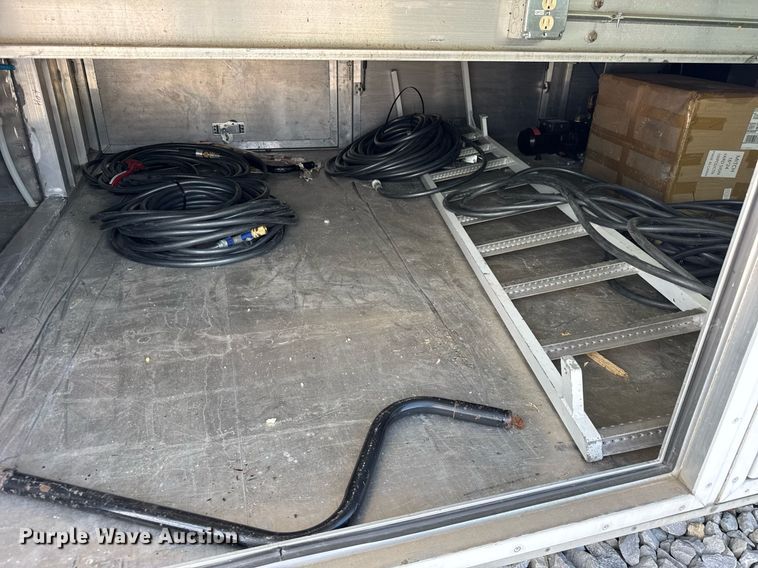 image for item EF2079 2013 Holland 40' CUPCOW bunk trailer