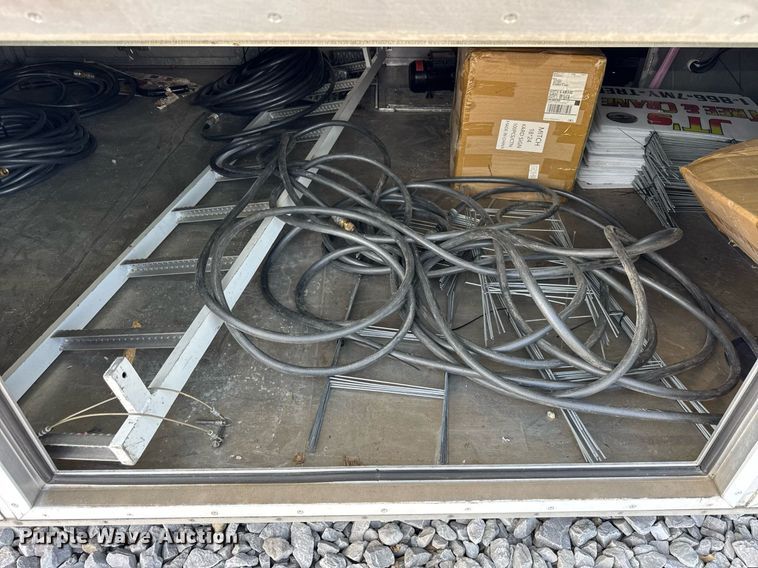 image for item EF2079 2013 Holland 40' CUPCOW bunk trailer