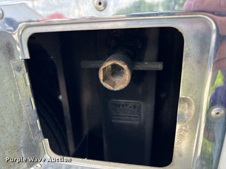 image for item EF2079 2013 Holland 40' CUPCOW bunk trailer