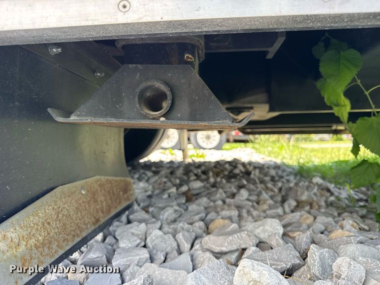 image for item EF2079 2013 Holland 40' CUPCOW bunk trailer