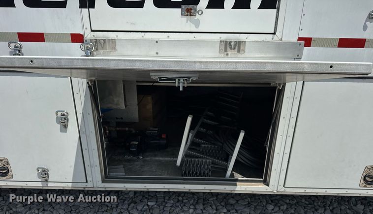 image for item EF2079 2013 Holland 40' CUPCOW bunk trailer