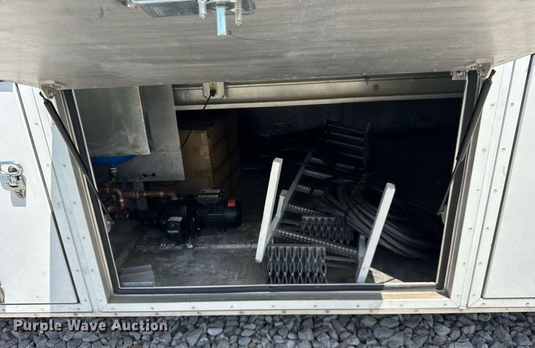 image for item EF2079 2013 Holland 40' CUPCOW bunk trailer