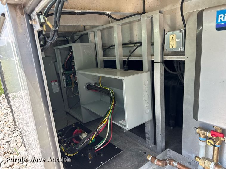 image for item EF2079 2013 Holland 40' CUPCOW bunk trailer