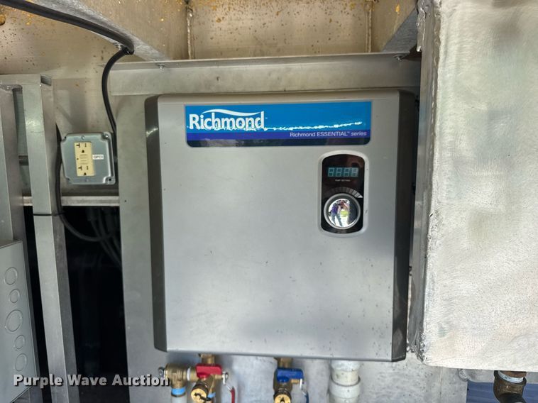 image for item EF2079 2013 Holland 40' CUPCOW bunk trailer