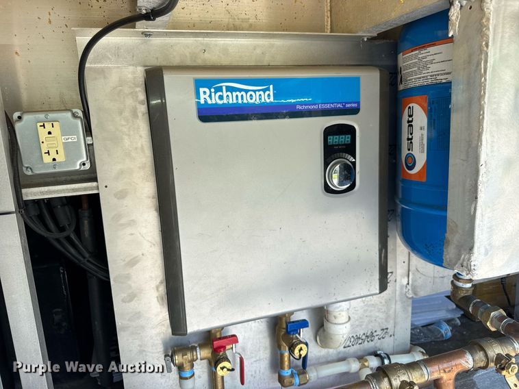 image for item EF2079 2013 Holland 40' CUPCOW bunk trailer