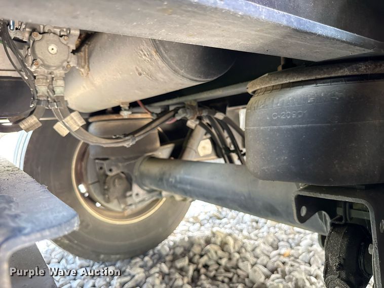 image for item EF2079 2013 Holland 40' CUPCOW bunk trailer