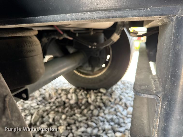 image for item EF2079 2013 Holland 40' CUPCOW bunk trailer