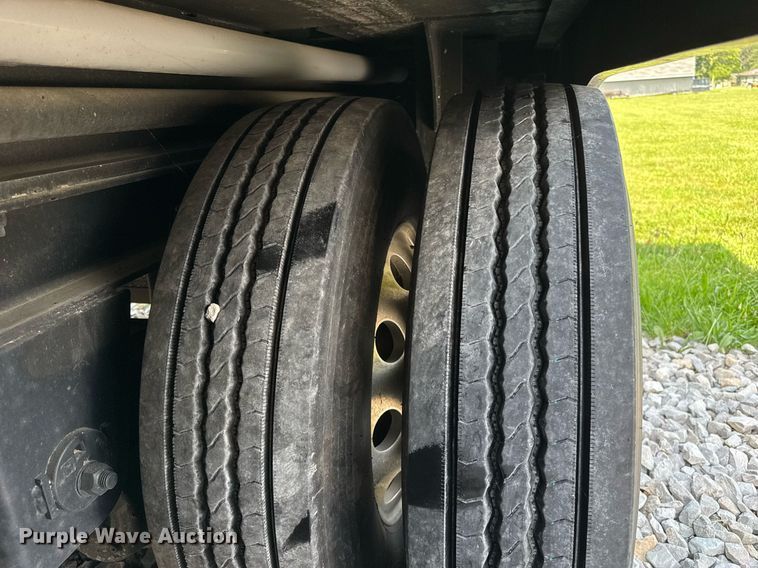 image for item EF2079 2013 Holland 40' CUPCOW bunk trailer