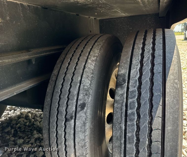 image for item EF2079 2013 Holland 40' CUPCOW bunk trailer