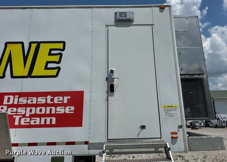 image for item EF2079 2013 Holland 40' CUPCOW bunk trailer