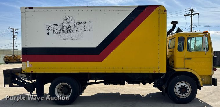 image for item EF2196 1990 Mack MS250 box truck