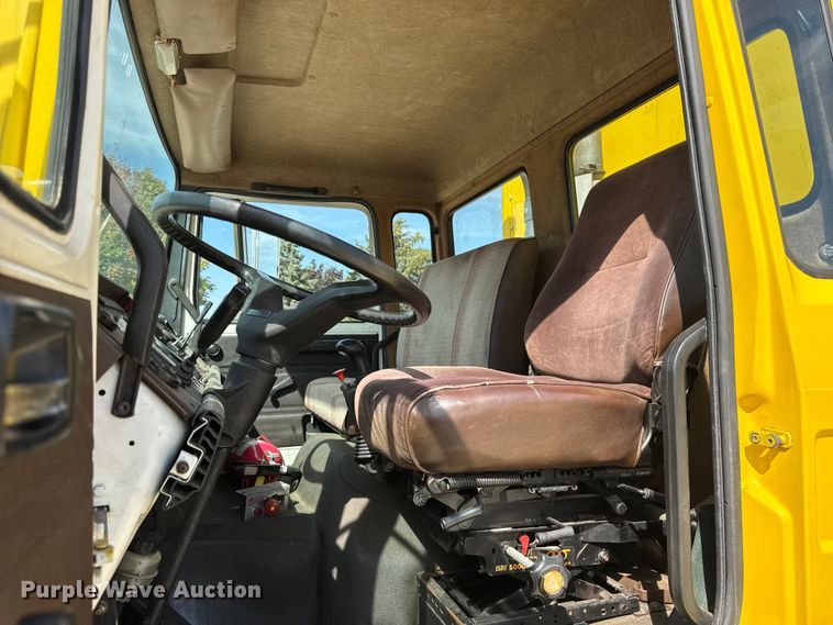 image for item EF2196 1990 Mack MS250 box truck