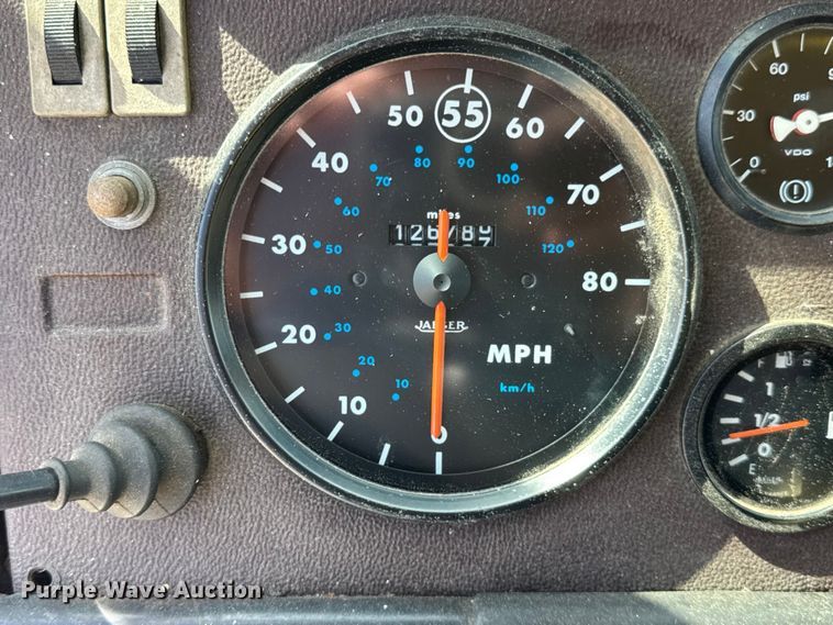 image for item EF2196 1990 Mack MS250 box truck