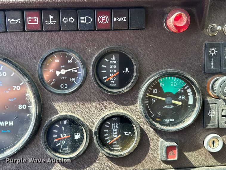 image for item EF2196 1990 Mack MS250 box truck