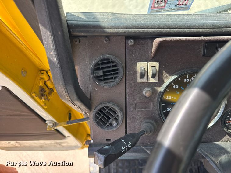 image for item EF2196 1990 Mack MS250 box truck