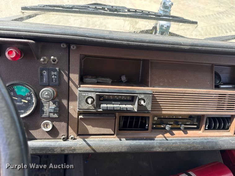 image for item EF2196 1990 Mack MS250 box truck