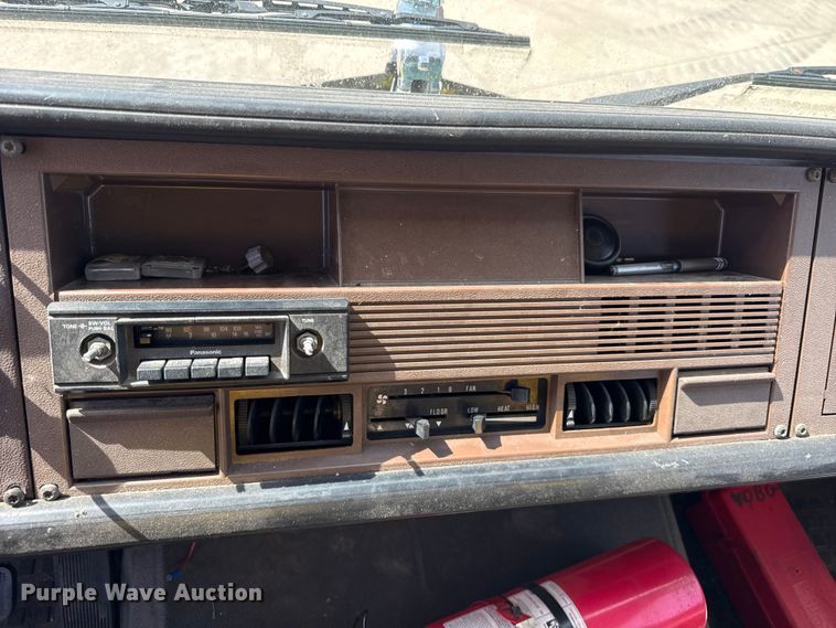 image for item EF2196 1990 Mack MS250 box truck