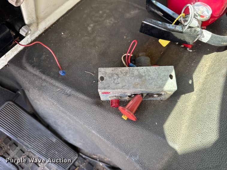 image for item EF2196 1990 Mack MS250 box truck