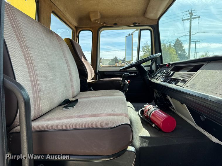 image for item EF2196 1990 Mack MS250 box truck