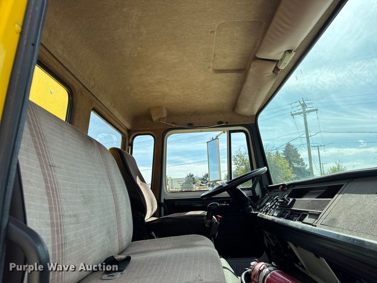 image for item EF2196 1990 Mack MS250 box truck