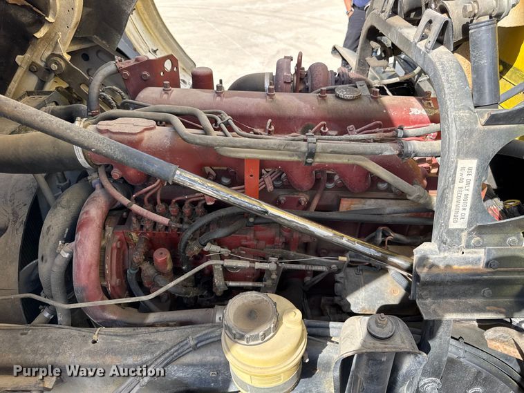 image for item EF2196 1990 Mack MS250 box truck