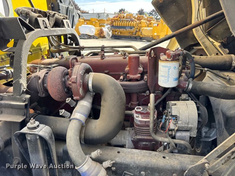 image for item EF2196 1990 Mack MS250 box truck