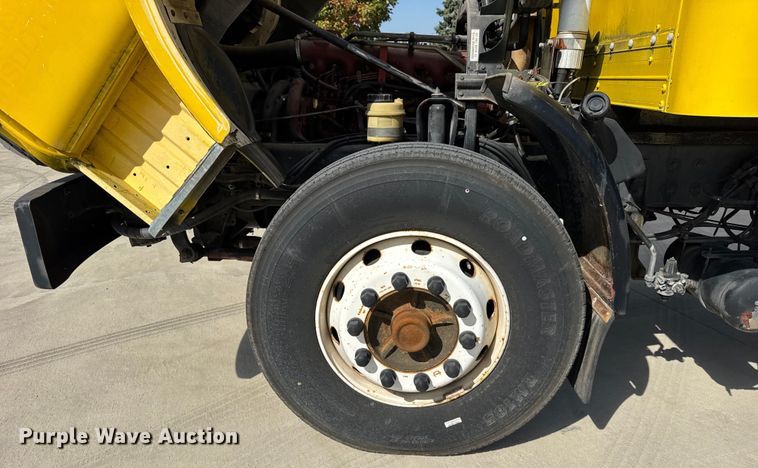 image for item EF2196 1990 Mack MS250 box truck