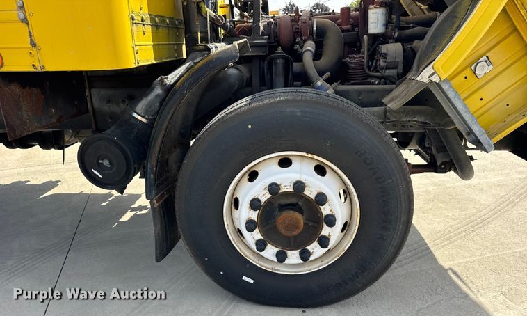 image for item EF2196 1990 Mack MS250 box truck